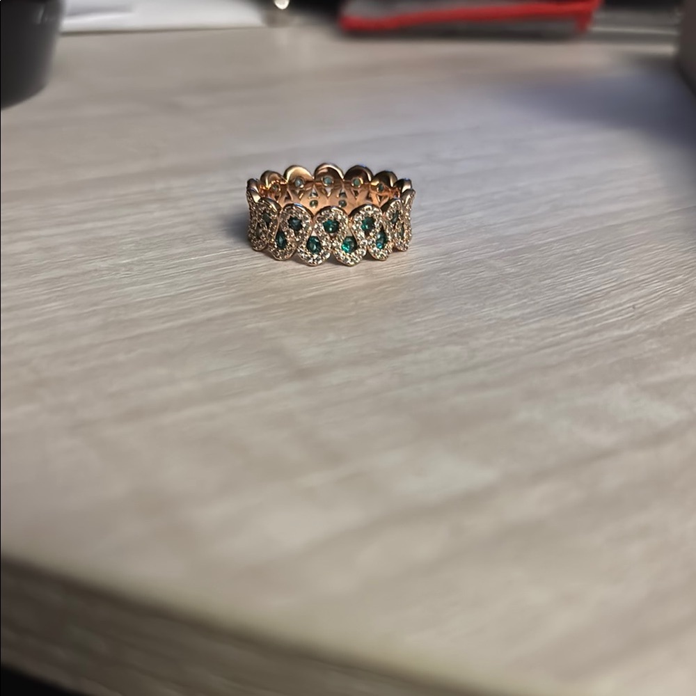 Elegant Gold and Green Gemstone Ring